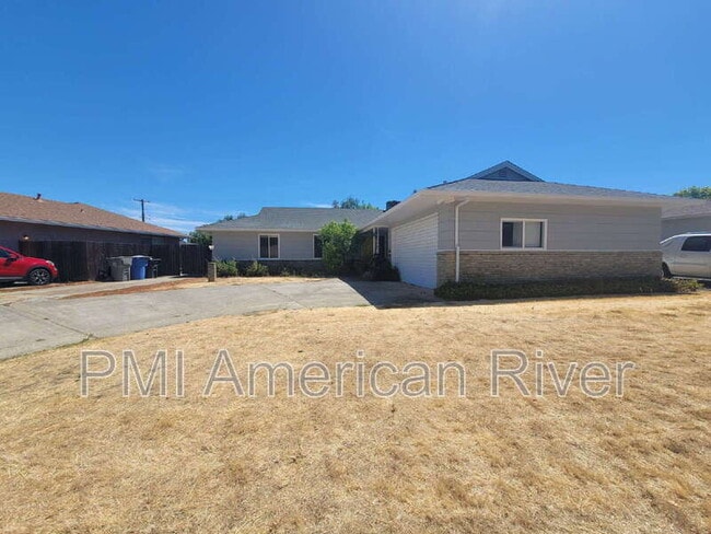 7034 Cromwell Way in Sacramento, CA - Building Photo - Building Photo
