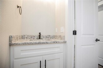 104 White Oak St in Gentry, AR - Building Photo - Building Photo