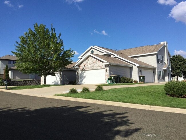 property at 3076 Selkirk Dr
