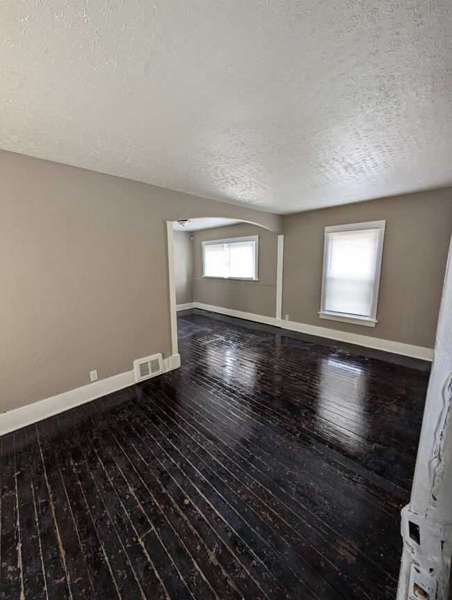 1705 Burlingame Ave SW in Wyoming, MI - Building Photo - Building Photo