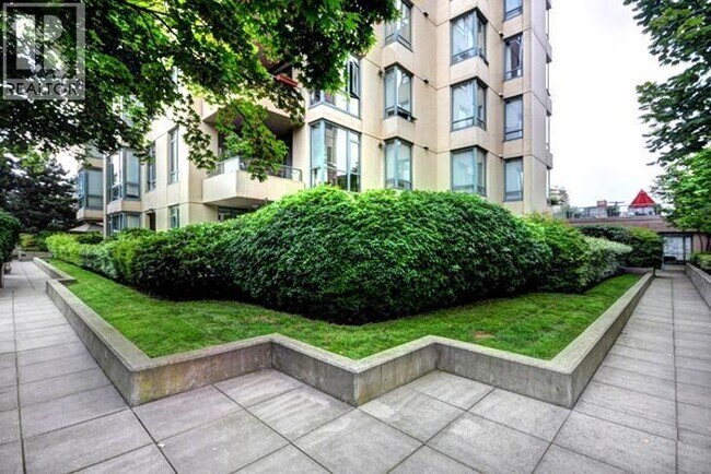 1238 Burrard St in Vancouver, BC - Building Photo - Building Photo