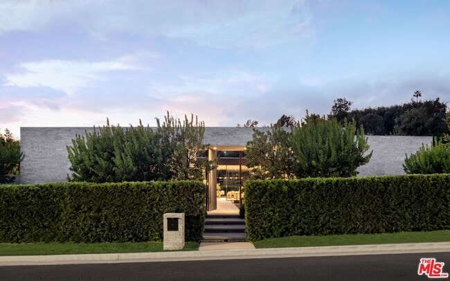 1335 Carla Ln in Beverly Hills, CA - Building Photo - Building Photo