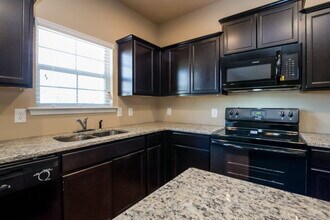 111 Howard Ave in Cartersville, GA - Building Photo - Building Photo
