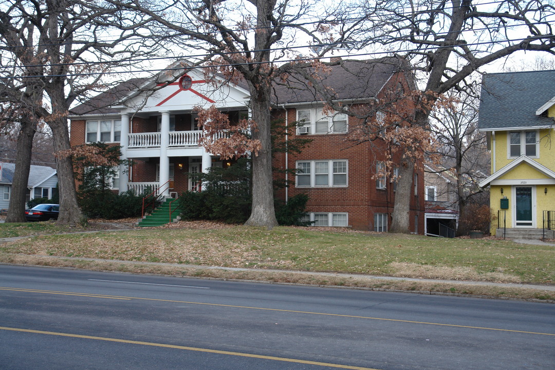 3927 University Ave in Des Moines, IA - Building Photo