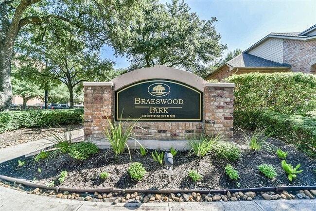 2255 Braeswood Park Dr, Unit 302