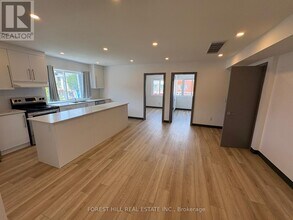 2879 Danforth Ave in Toronto, ON - Building Photo - Building Photo
