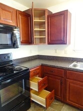 312 Meadow View Dr in Myerstown, PA - Building Photo - Building Photo