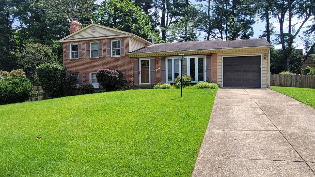 9227 Talisman Dr in Vienna, VA - Building Photo