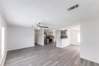 110 Varsity Cir in Huntsville, TX - Building Photo - Building Photo