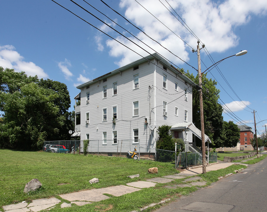 Valencia Apartments in New Britain, CT - Building Photo