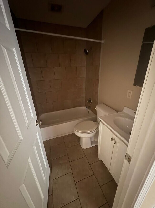 321 Riley Dr in Bloomington, IL - Building Photo - Building Photo