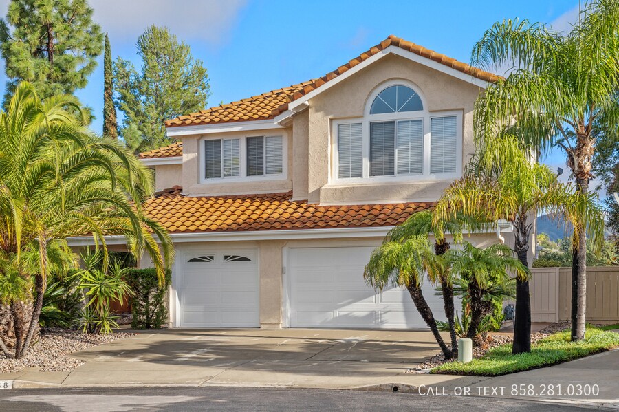 8238 Guppy Ct in San Diego, CA - Foto de edificio