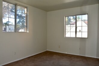 548 N Windsor Blvd, Unit 548 in Los Angeles, CA - Foto de edificio - Building Photo