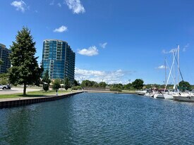 33 Ellen St in Barrie, ON - Building Photo