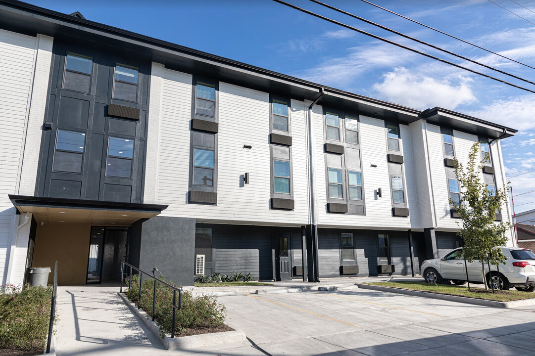 Studio Arms Apartments in Jefferson, LA - Building Photo