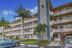 2049 Yarmouth E in Boca Raton, FL - Building Photo