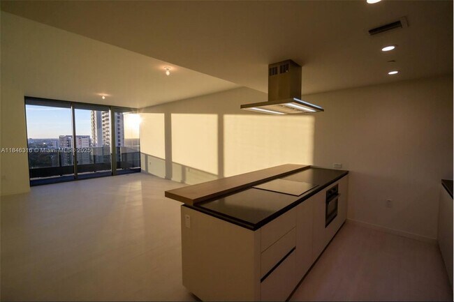 1000 Brickell Ave in Miami, FL - Building Photo - Building Photo