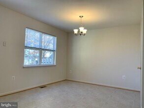 211 Merrill Ct in Stafford, VA - Foto de edificio - Building Photo