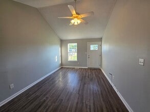 704 Carbondale Dr in Oak Grove, KY - Building Photo - Building Photo