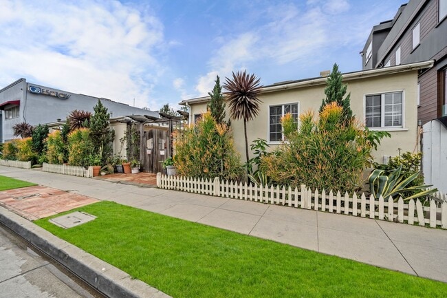 1724 Abbot Kinney Blvd, Unit 3 in Los Angeles, CA - Foto de edificio - Building Photo