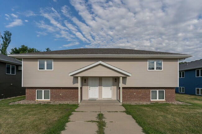 119 Balcerzak Dr in Mankato, MN - Building Photo - Building Photo