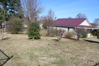 215 Bettie St in Johnson City, TN - Building Photo - Building Photo