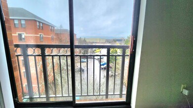 65 N Point Dr, Unit 1 in Boston, MA - Building Photo - Building Photo