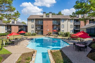 The Worthington at the Beltway Apartments