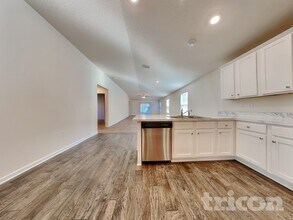 8430 Cape Fox Dr in Jacksonville, FL - Foto de edificio - Building Photo