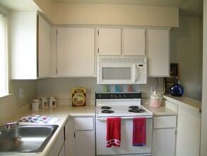 Woodside Apartments in Rochester Hills, MI - Building Photo - Building Photo