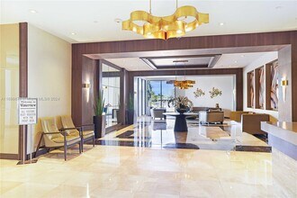 20505 E Country Club Dr, Unit 738 in Aventura, FL - Building Photo - Building Photo