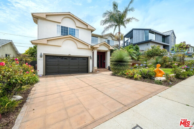 6074 W 75th Pl in Los Angeles, CA - Building Photo - Building Photo