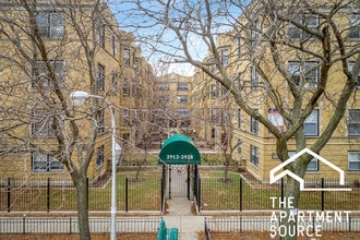 3915 N Pine Grove Ave, Unit 1W in Chicago, IL - Building Photo - Building Photo