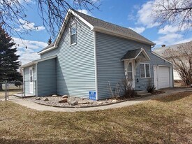 301 Leonard Ave in Crookston, MN - Building Photo