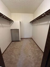 671 24th St W in Dickinson, ND - Building Photo - Building Photo