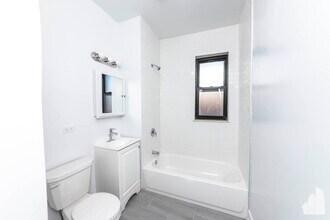 2648 N Milwaukee Ave, Unit 3 in Chicago, IL - Foto de edificio - Building Photo