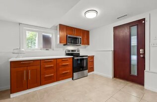 547 Laurel St in East Haven, CT - Building Photo