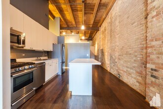 1733 W Irving Park Rd in Chicago, IL - Building Photo - Building Photo