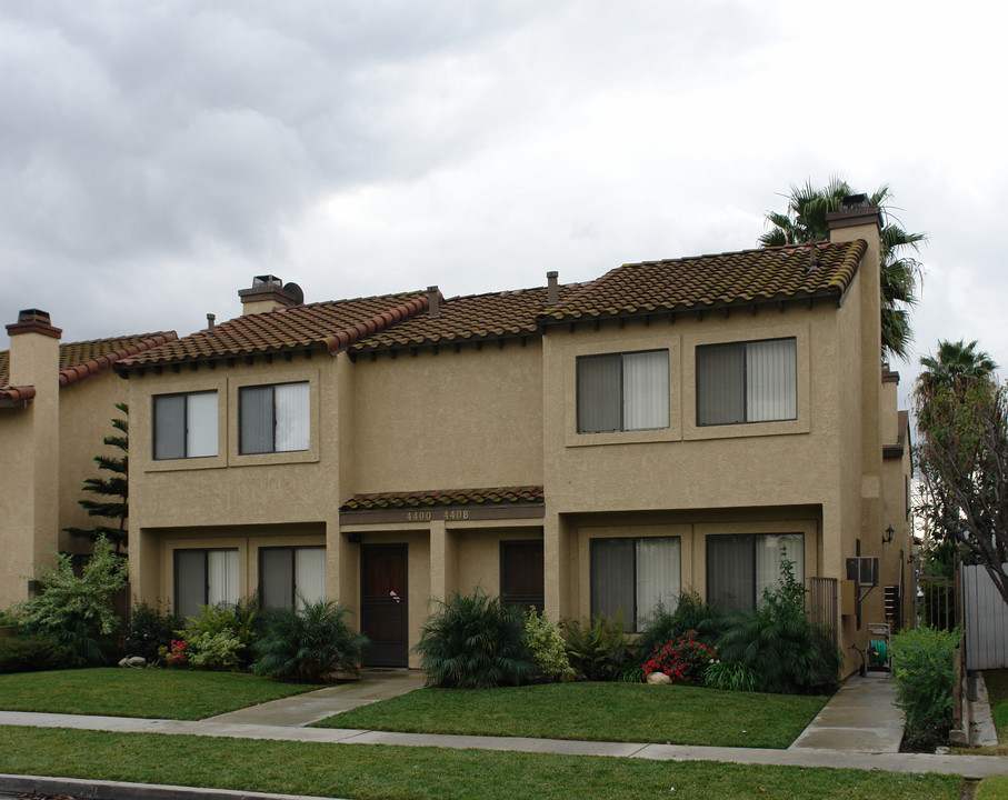 4400-4408 Howard Ave in Los Alamitos, CA - Foto de edificio