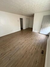 56 Fernwood Ave in Dayton, OH - Foto de edificio - Building Photo