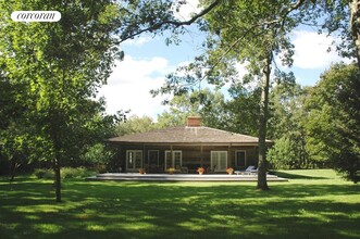 53 Sunburst Ln in East Hampton, NY - Building Photo - Building Photo