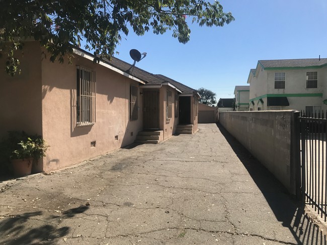 320 Stepney St in Inglewood, CA - Building Photo - Building Photo