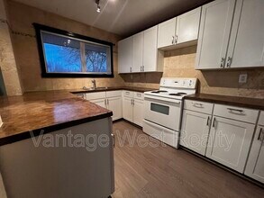 1292-1292 Lawrence Ave in Kelowna, BC - Building Photo - Building Photo