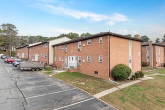 Eagle Rock & Hensyn Village in Budd Lake, NJ - Foto de edificio - Building Photo