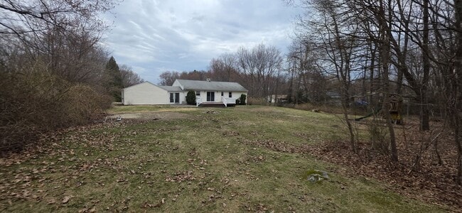 20 Woodmere Dr in Trumbull, CT - Building Photo - Building Photo
