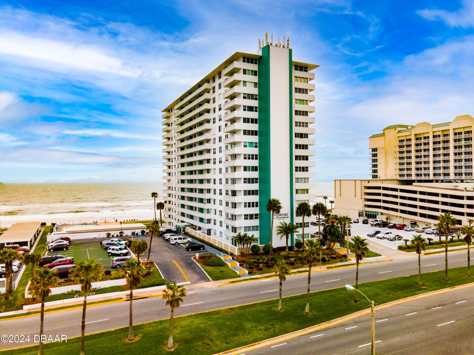 2800 N Atlantic Ave in Daytona Beach, FL - Building Photo