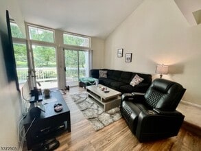 30 Sage Ct in Bedminster, NJ - Building Photo - Building Photo