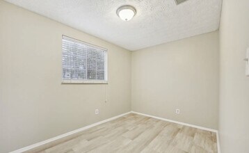 2080 Singer Way in Lithonia, GA - Foto de edificio - Building Photo