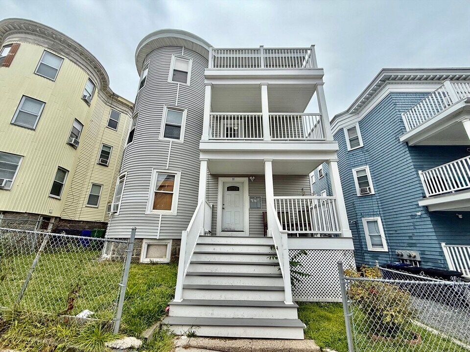 11 Fairmount St in Boston, MA - Building Photo