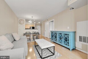 1000 New Jersey Ave SE in Washington, DC - Building Photo
